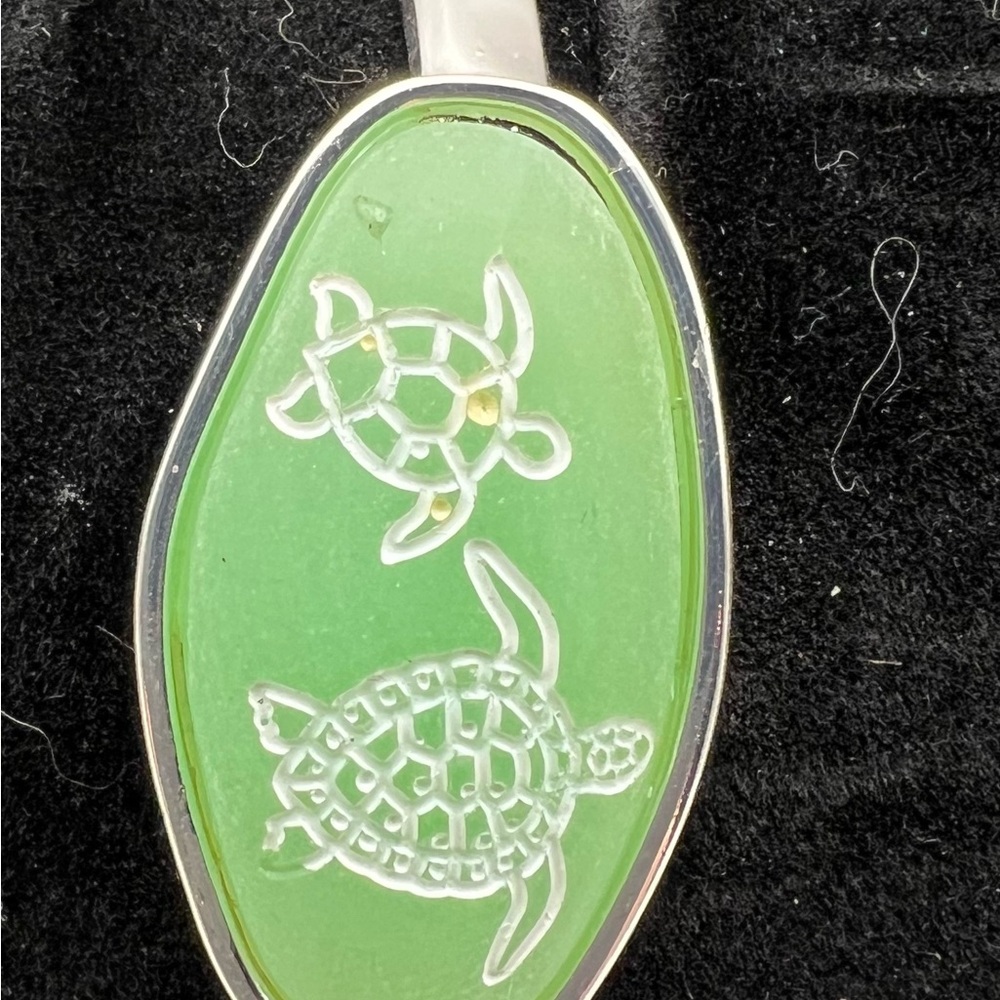 Green Silver Tone Stretch Bracelet with White Sea turtles.